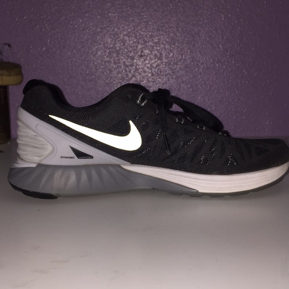 nike dynamic support trainers